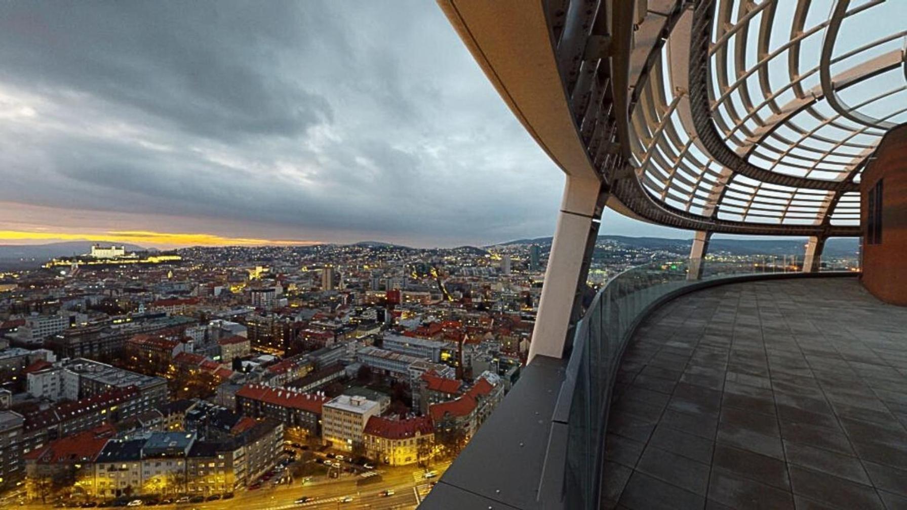 Luxury In Skypark Residence, 26th Floor - Castle View, Parking Free Bratislava